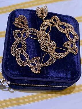 Sezane Andrea Earrings - rare find!